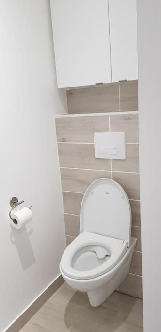 Ty-Yan Apartment Tours Luaran gambar